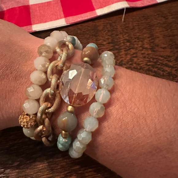 Beautiful set of 4 stone beaded bracelets NWT - Picture 1 of 5